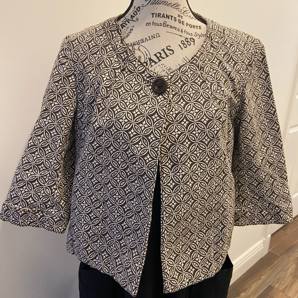Textured Beige Patterned Cropped Jacket - Picture 3 of 11